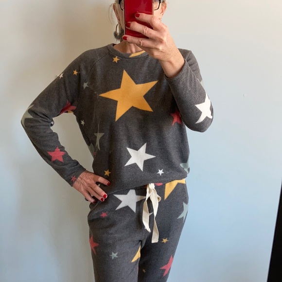 Size MEDIUM Left Star Print Lounge Set - Picture 2 of 8